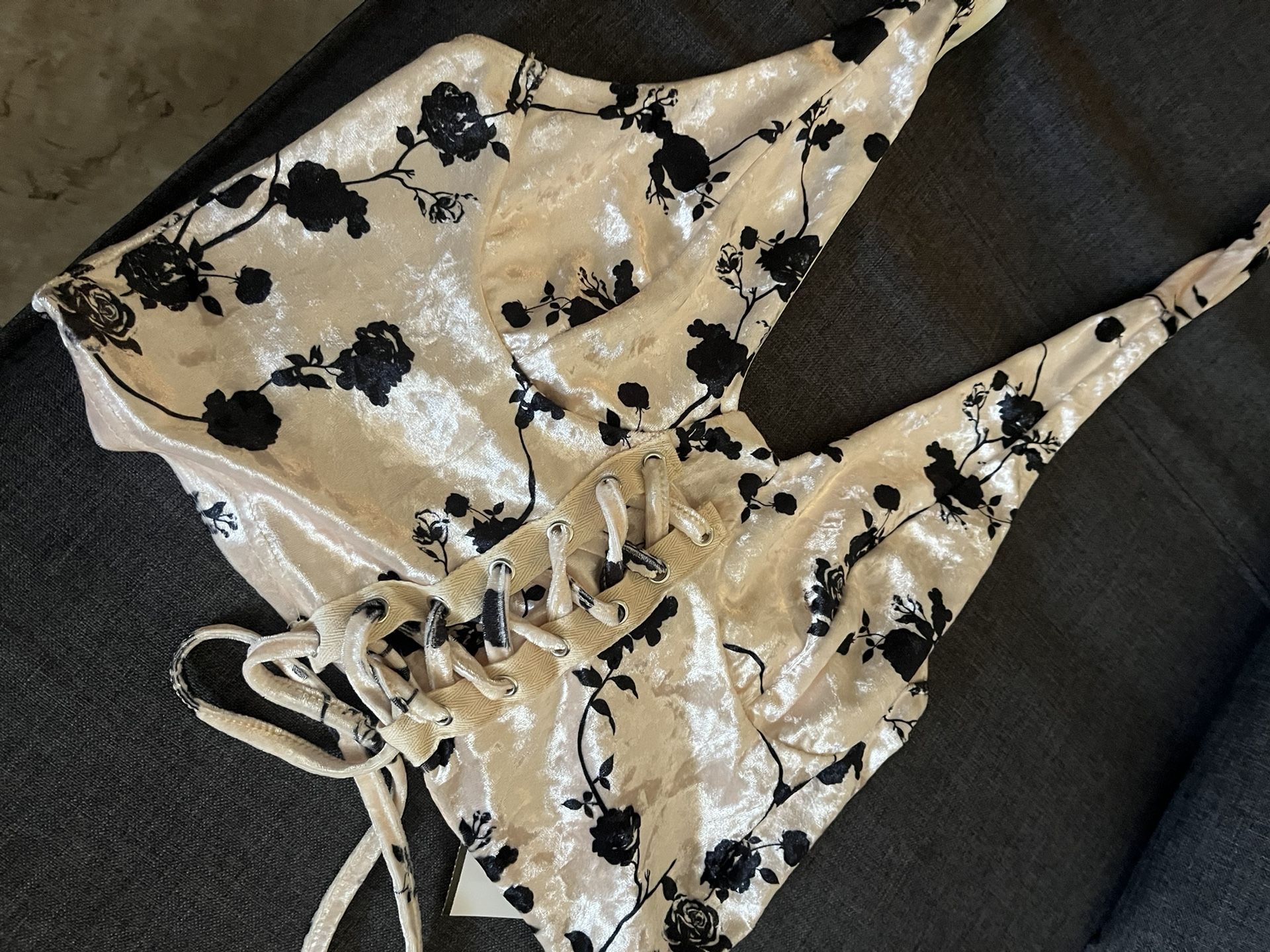 Size L open back shirt
