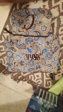 Set of 2 large and small thirty one gifts makeup bags!