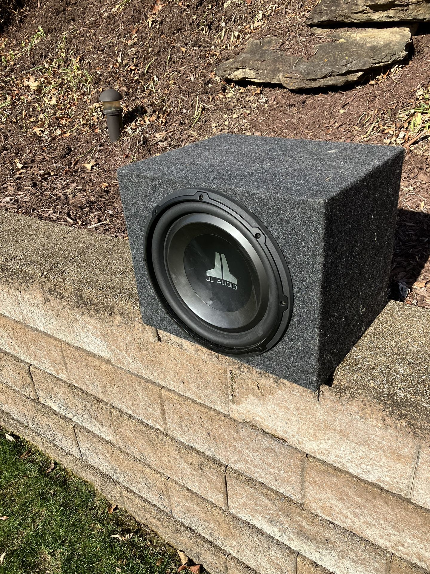JL audio 12 In Subwoofer with 600 Watt Amp