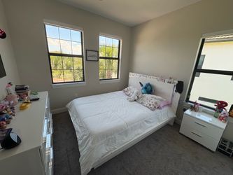 Queen Size bed set with mattress