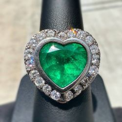 .750 platinum white ring natural Oval Diamond 2.10CTW. Natural Colombian Emerald F2 clarity. ring sz 7.75 with GIA certificate