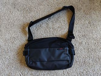 Tomtoc Compact EDC sling - medium (11")