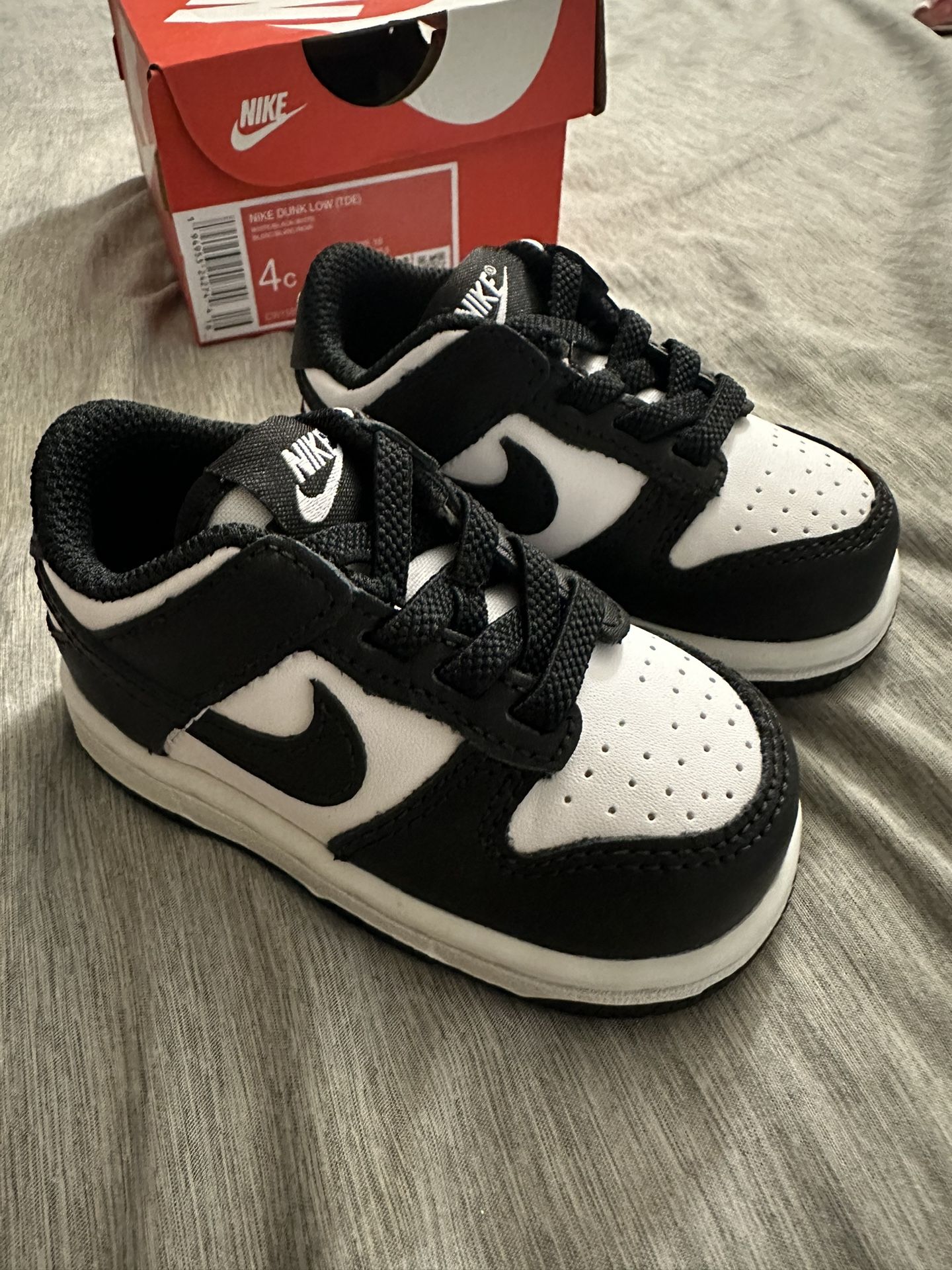 Pandas Nike Dunk Low (Size 4C)