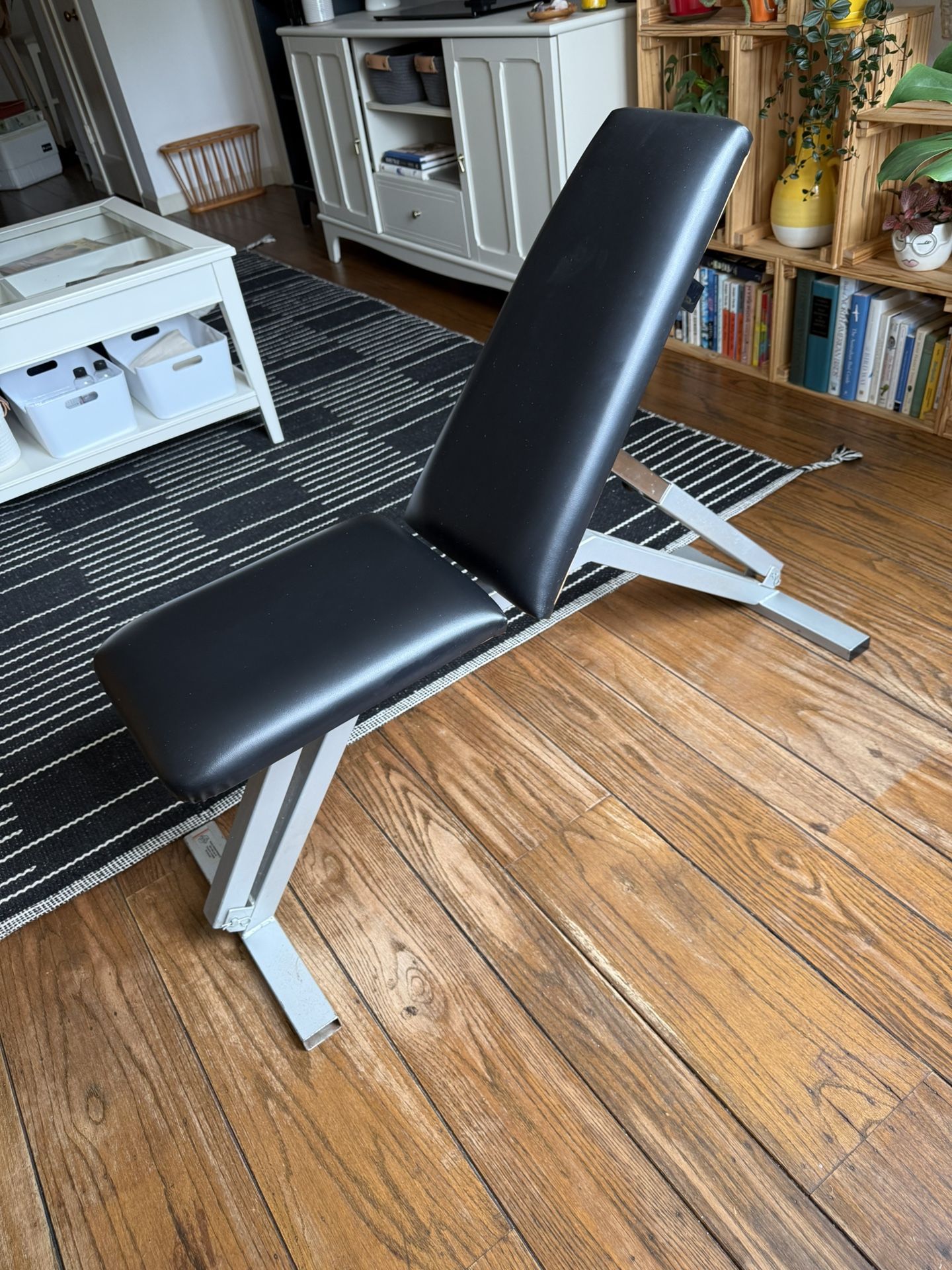 Adjustable weight bench