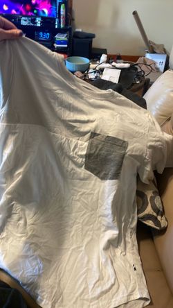 White T-shirt with gray chest pocket White T-shirt with gray chest pocket