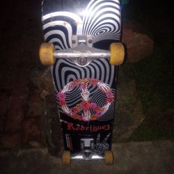 PRIMITIVE RODRIGUEZ GFL SKATEBOARD COMPLETE 7.75 BLACK