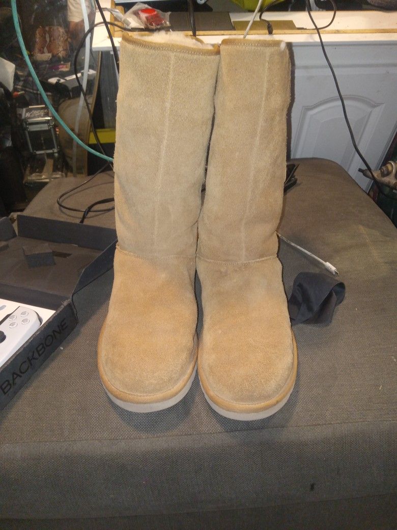 Size 8 Ugg Boots