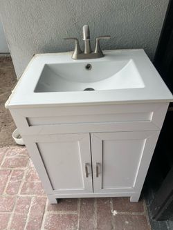 VANITY  24”x18”x34”