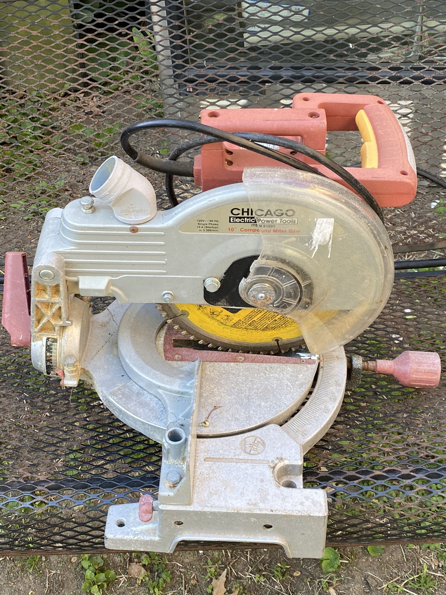 Chicago electric 10” compound miter saw