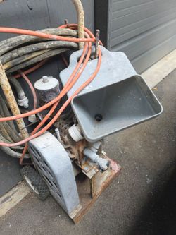 Compressor and bucket for texturing walls