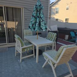 A Beautiful Outdoor Table With 4 Chairs 
