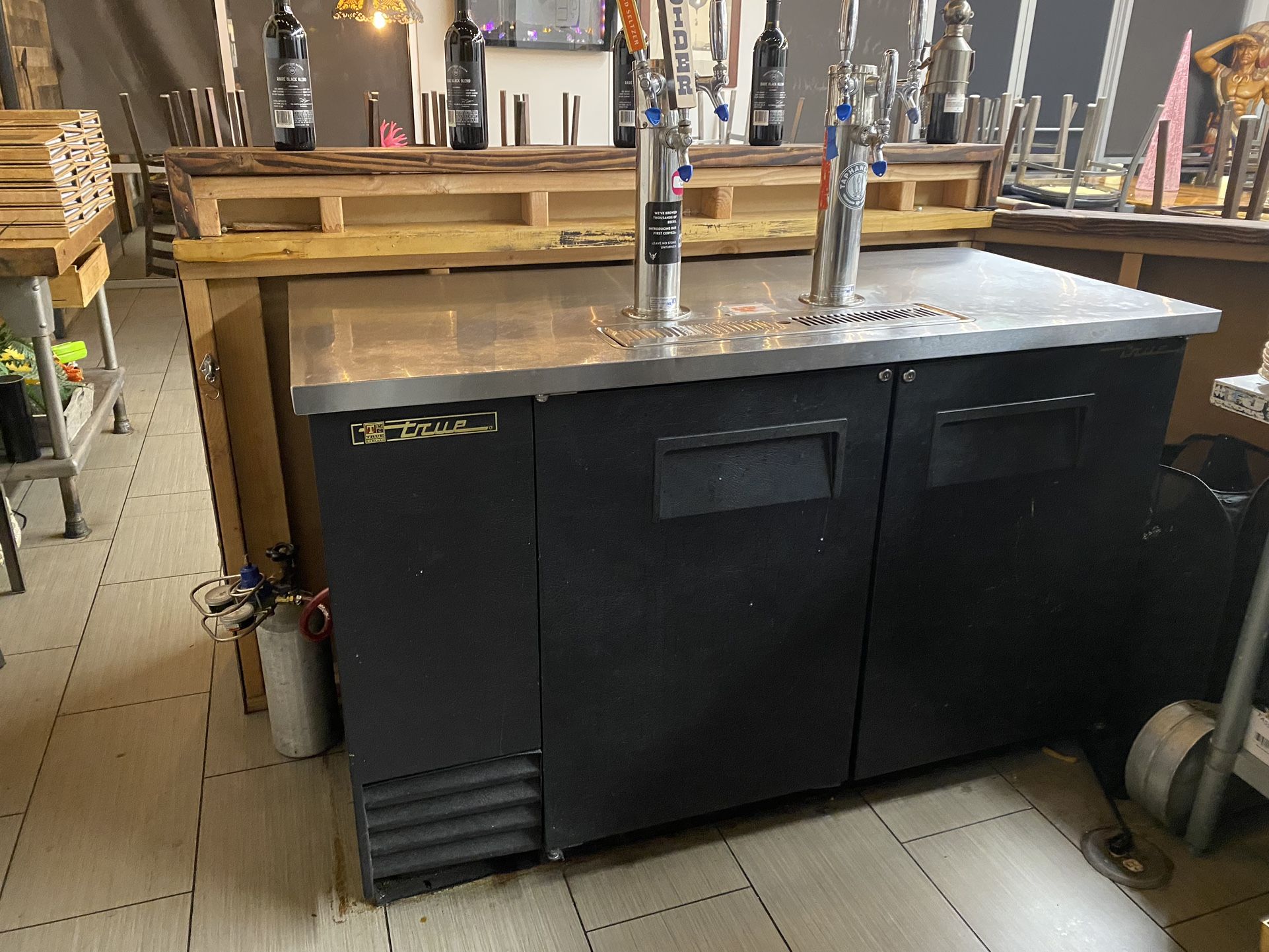 True Manufacturing Co. 6 Tap Kegerator, Model TDD2 for Sale in
