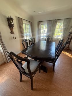 Beautiful wood dining set  ( almost brand new)