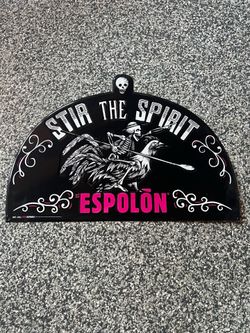 El Espolon Bar Sign Man Cave Tin sign in good condition  Measure about 24 in length and 16 1/4 in Height