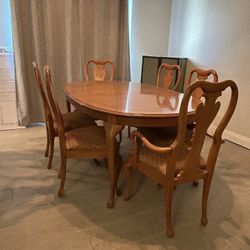 Thomasville Dining Set With Extendable Table  & 8 Chairs