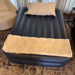 Handy Trends Queen Inflatable Mattress - Excellent Condition