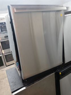 Thermador stainless steel dishwasher with stainless tub - Free delivery