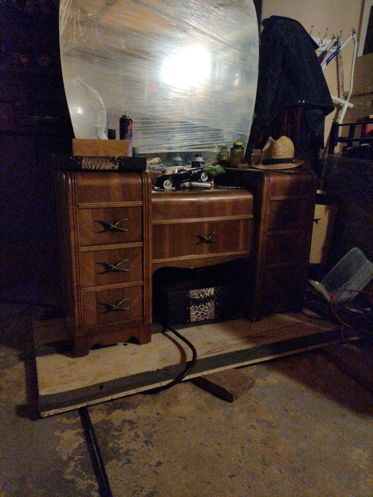 Waterfall Bedroom Set