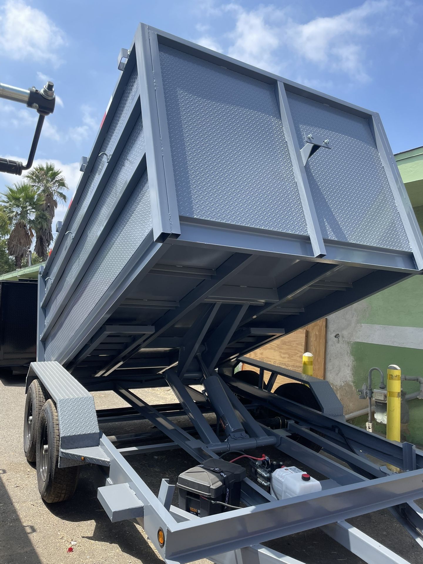 Scissor Lift Dump Trailer