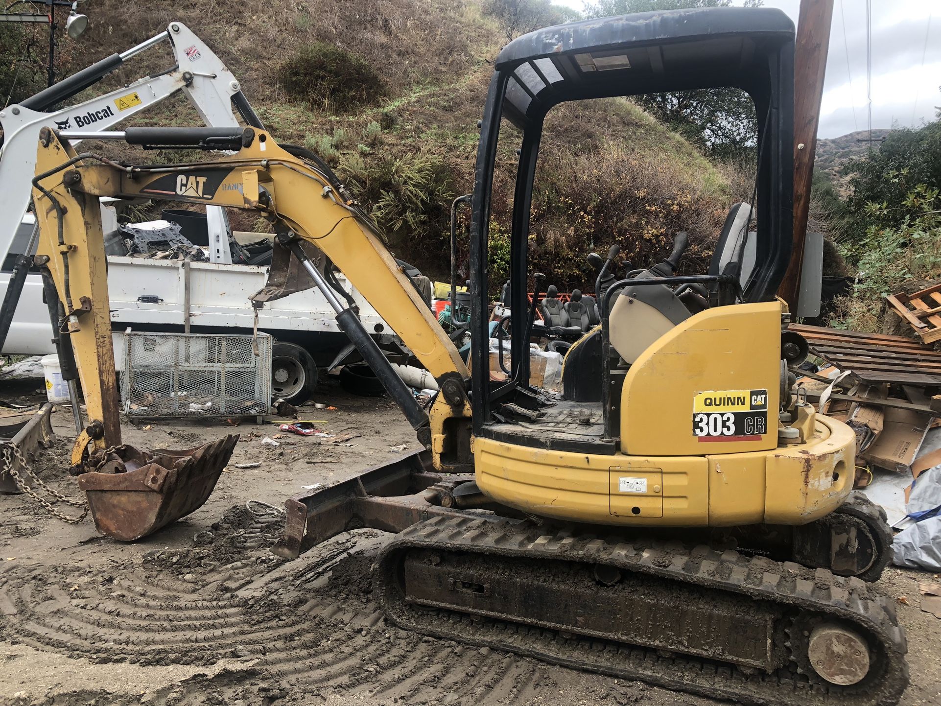 CAT mini Excavator Quinn 303 CR, (Caterpillar)-RUNS & DRIVES GREAT!! No Problems…