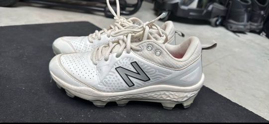 NEW BALANCE SOFTBALL CLEATS W7