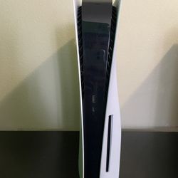 PS5 Disc Edition – Like New, Works Perfect, Ready to Play