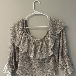 Women’s Tops – Size Large (4 Total)