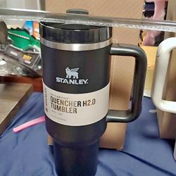 Stanley Cup 40oz  Tumbler Stainless Steel H2.0 FlowState Quencher - Charcoal