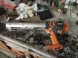 Rigid 18v caulking gun