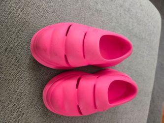 Ugg sandals/water shoes toddler size 11