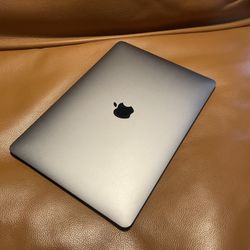 2017 MacBook Pro 13’ Retina 8GB RAM 