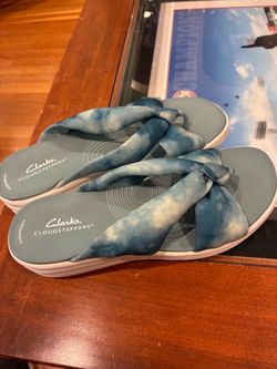 New Clarks blue sidesteppers sandals size 7.5 women’s