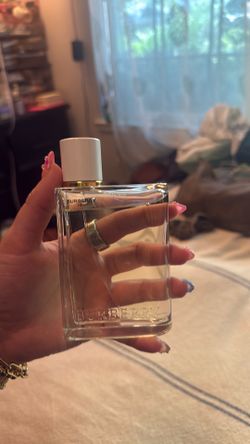 BURBERRY HER PERFUME