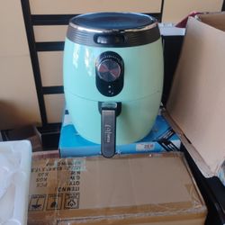Dash Air Fryer 