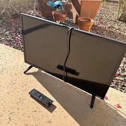 Vizio Tv 28" With Remote $30
