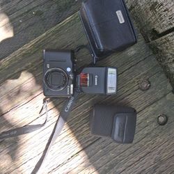 Canon camera with flash 22 0 E x Speed light