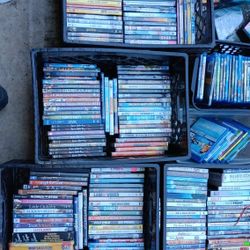 350+ DVD'S  & 35 + BLUE-RAYS ALL FIR $175! Free BLE-Ray Players!Plsyers