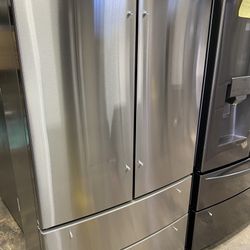 New LG - 22.7 Cu. Ft. 4-Door French Door Counter-Depth Refrigerator with Double Freezer and Internal Water Dispenser - Stainless Steel