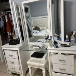White Vanity With Silver Pickup Only 