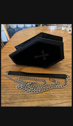 Spirit of Halloween Like New Beautiful Condition Black Soft Smooth Faux Leather Coffin Shape Purse & Crossbody Chain Link Strap