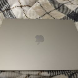 2024 MacBook Air 15” (M3) – Starlight – Like New