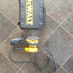 DeWalt Corded Sander Great Condition With Case 
