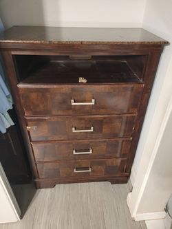 Free 6 drawer and 4 drawer dresser combo