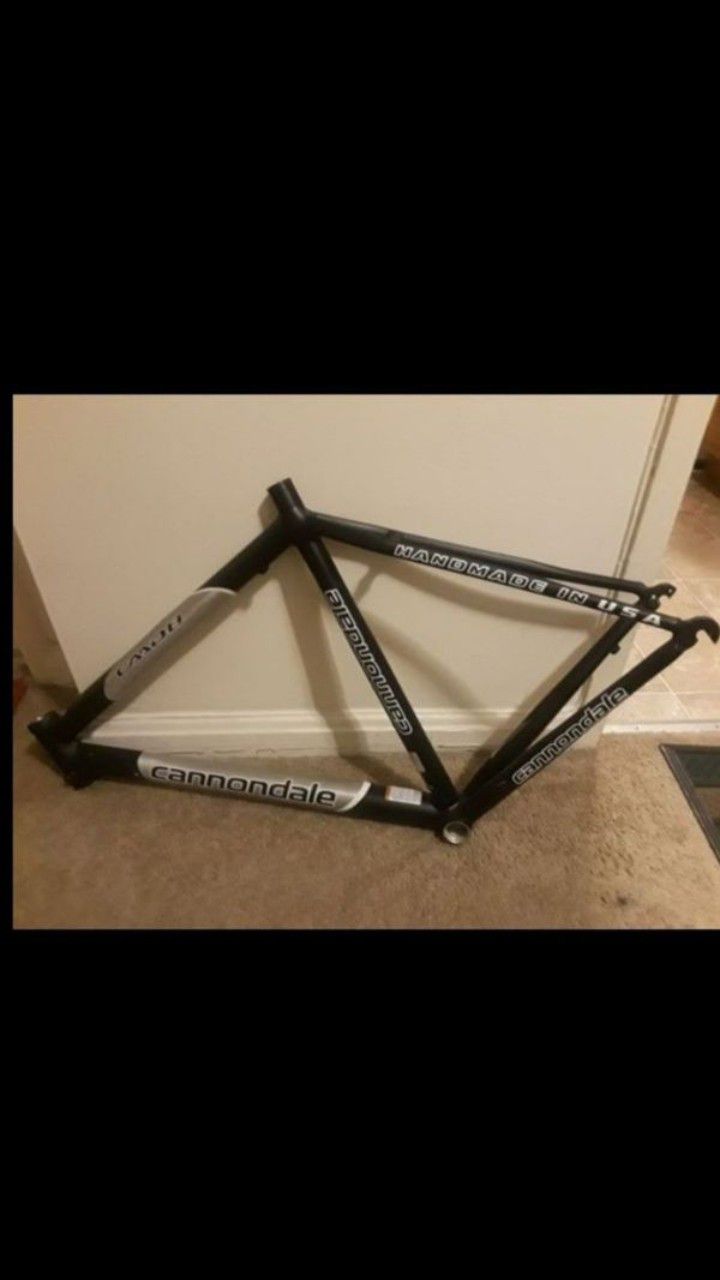 Bike cannondale caad8 frame size 52 cm fifty two solo es el aro es de aluminio serios compradores