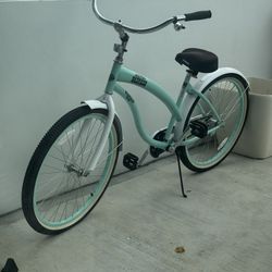 Beautiful cruiser bike great condition