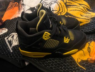 Thunder Jordan 4s size 7y