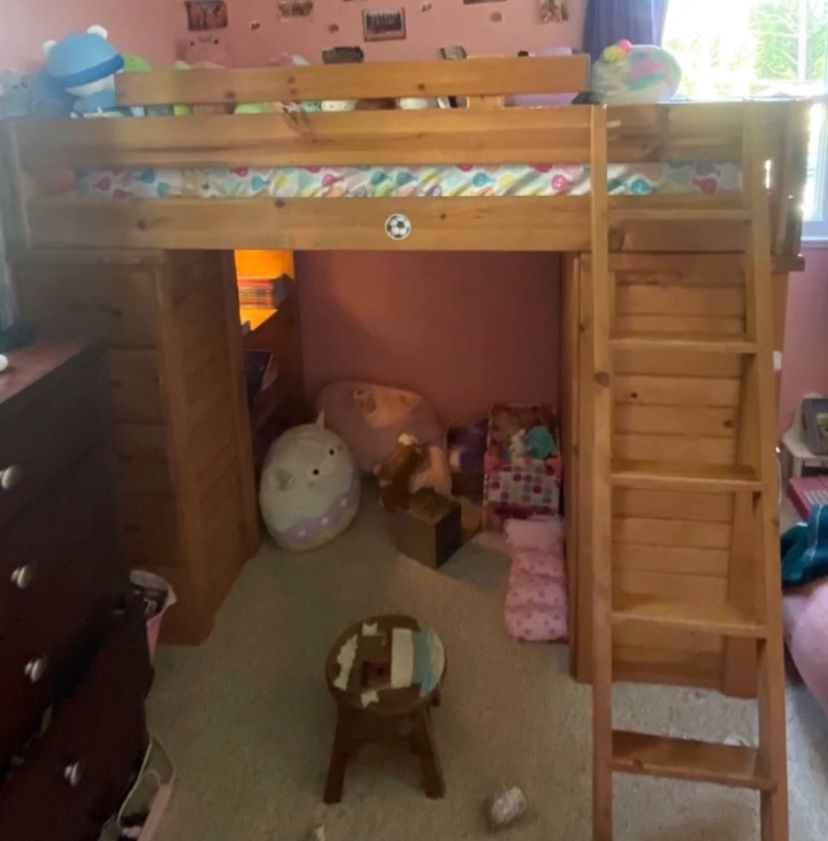 Heavy duty wooded twin bedframe (comes with underneath bed as well)
