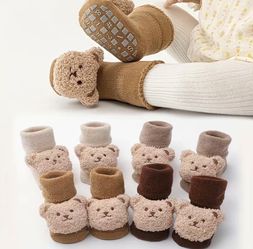 Keep Your Little One's Feet Warm and Cozy with These Adorable Bear-Decorated Non-Slip Socks!
