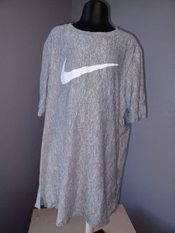 Nike Dri-Fit Grey T-shirt size youth large
Comfortable Nike Dri-Fit t-shirt