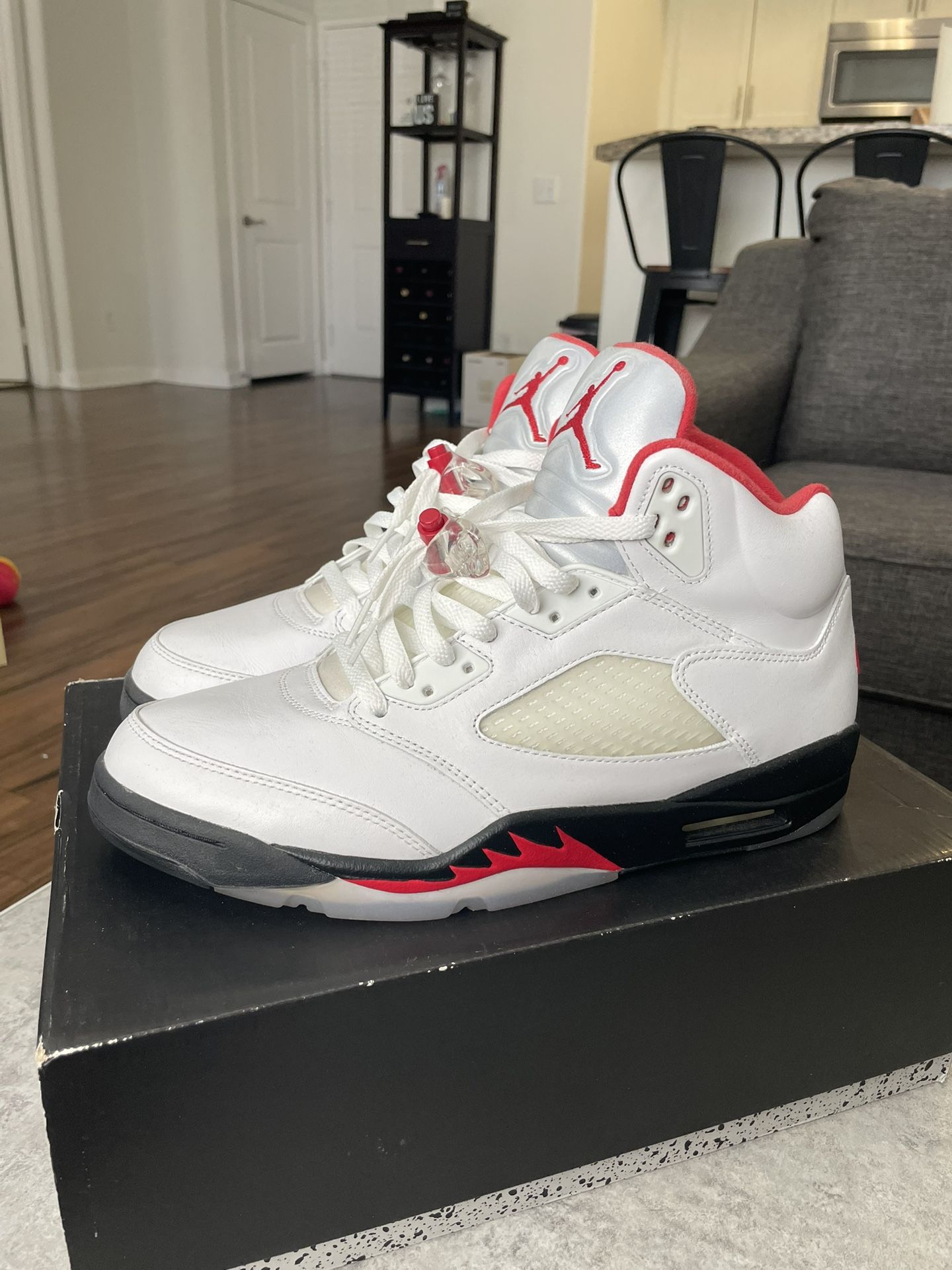 Air Jordan 5 Fire Red 2020 size 11